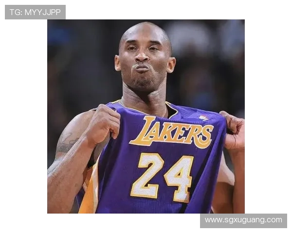 科比20年媒体日造型回顾定格传奇时刻展现不朽风采 科比20年媒体日造型回顾定格传奇时刻展现不朽风采